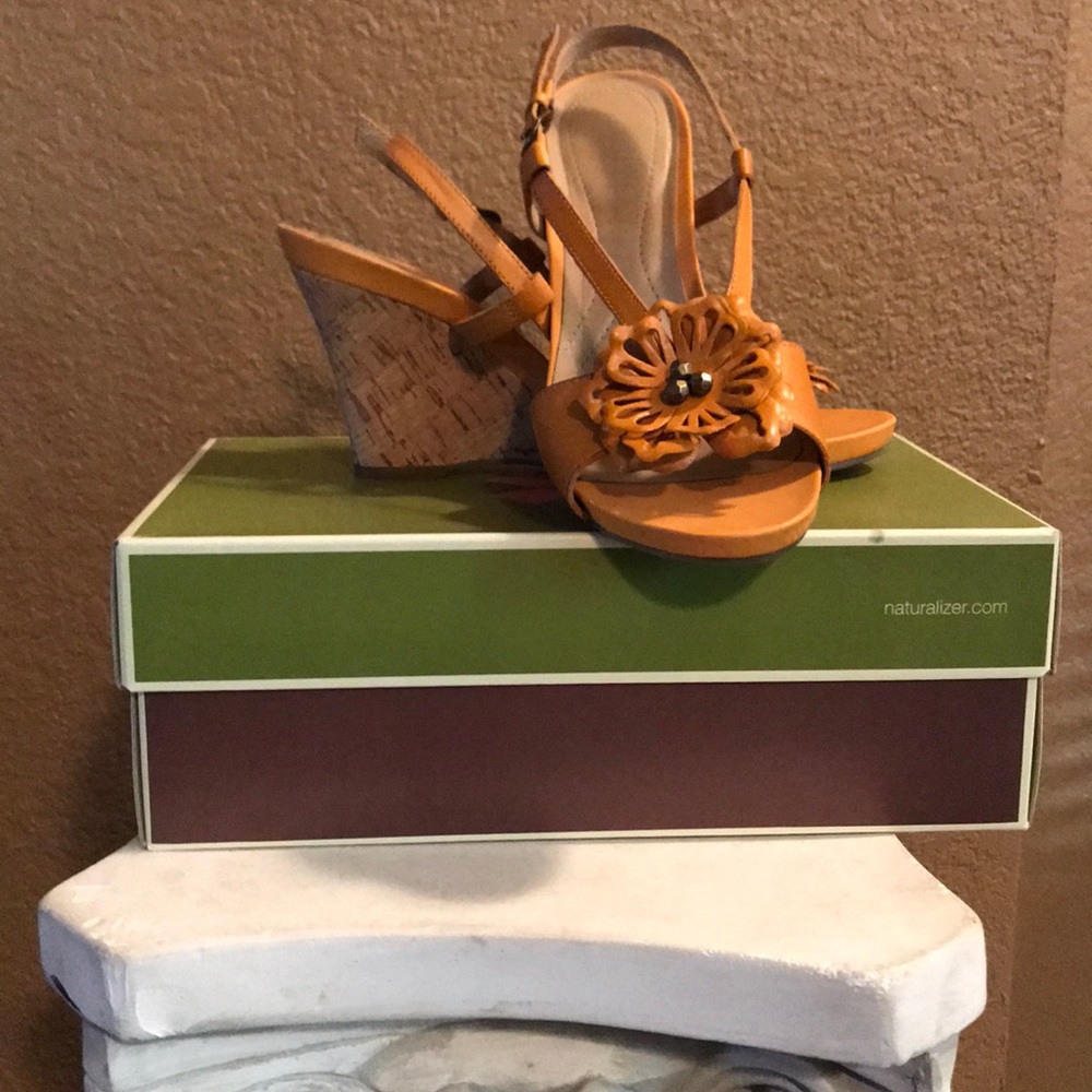 Carmel colored Sandal with wedge heel Naturalizer
